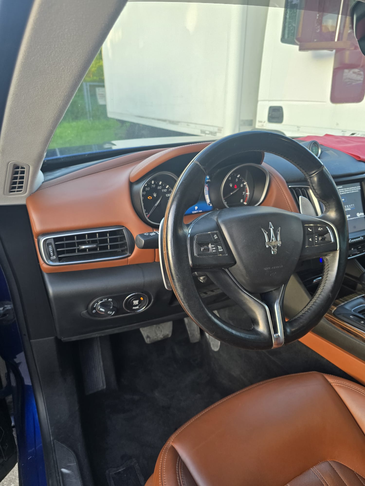 Auto rent - Maserati Levante Lux - Image 3