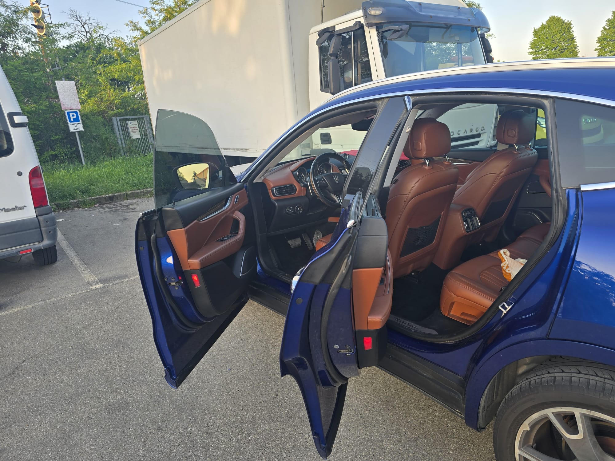 Auto rent - Maserati Levante Lux - Image 6