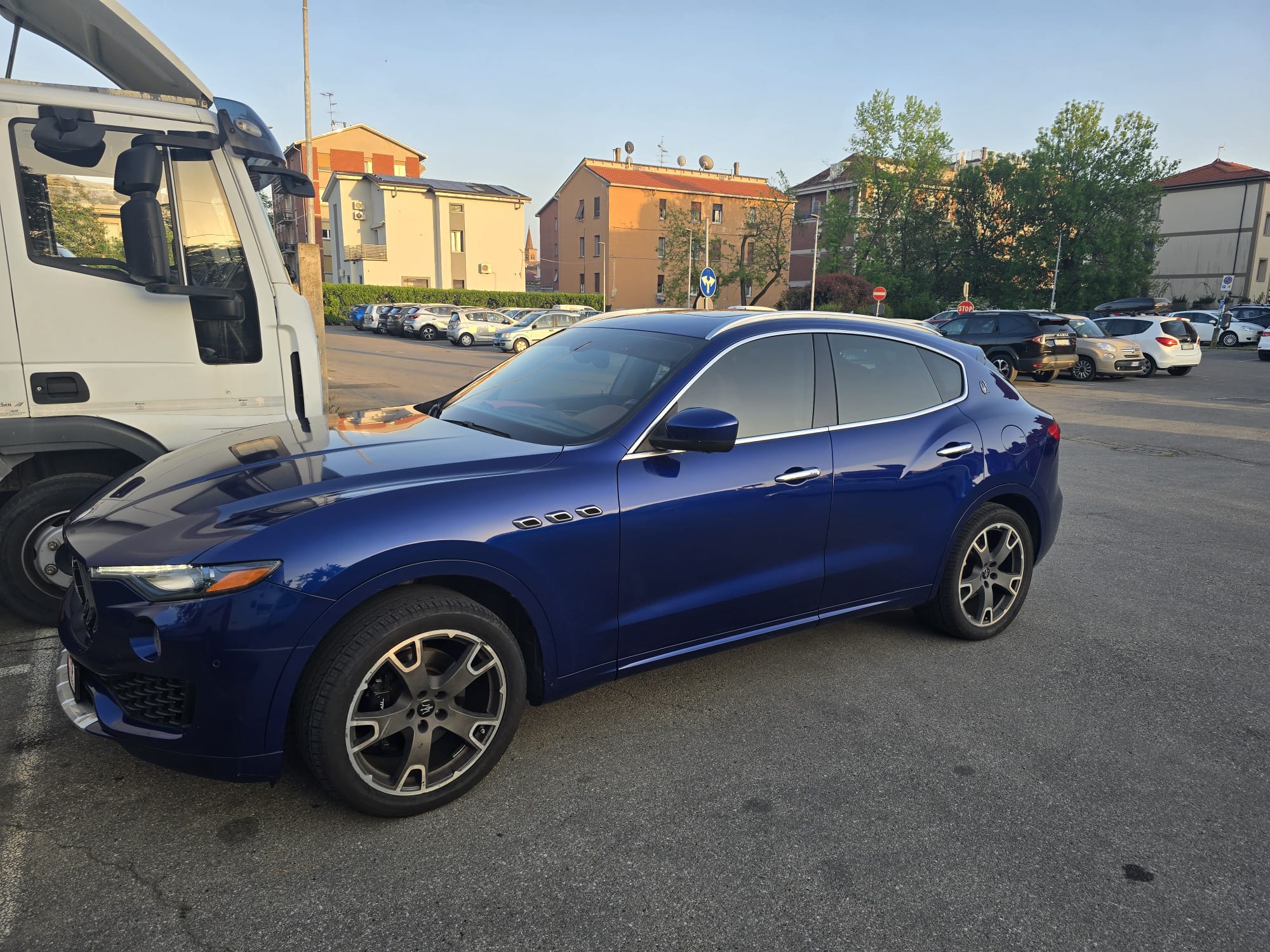Auto rent - Maserati Levante Lux