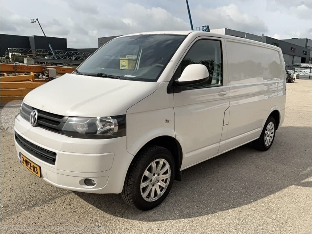 Auto rent - Volkswagen T5 Transporter - Image 2