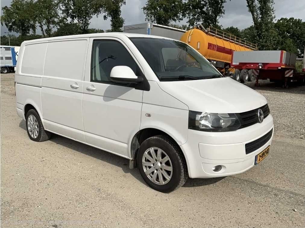 Auto rent - Volkswagen T5 Transporter