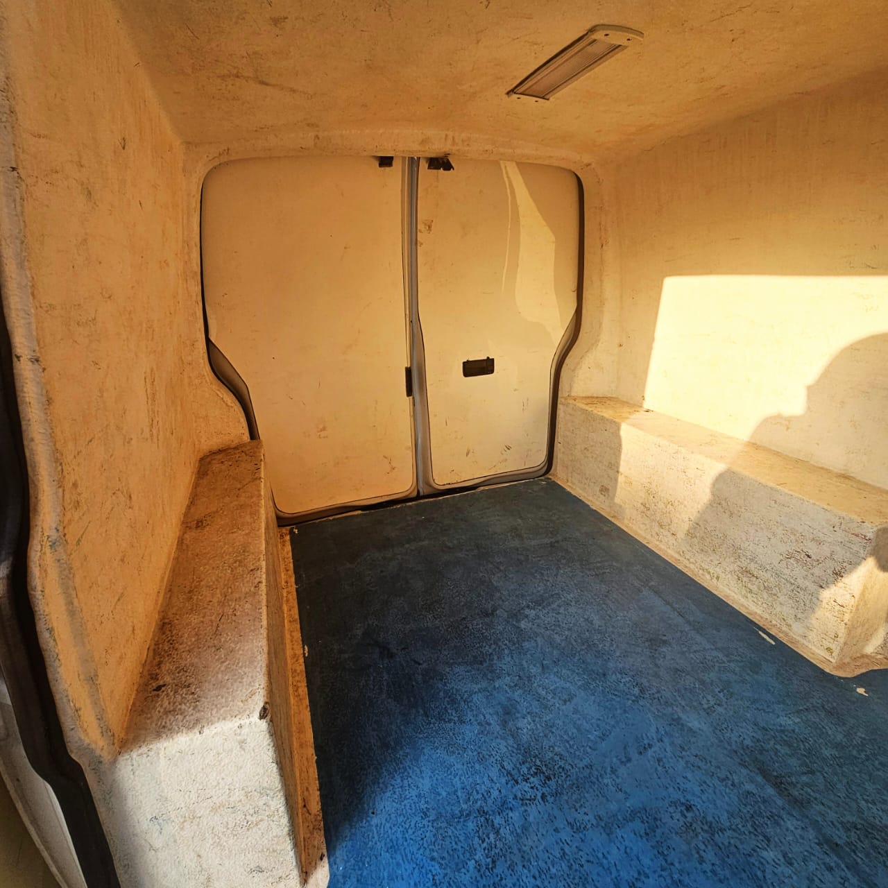 Auto rent - Volkswagen T5 Transporter - Image 4