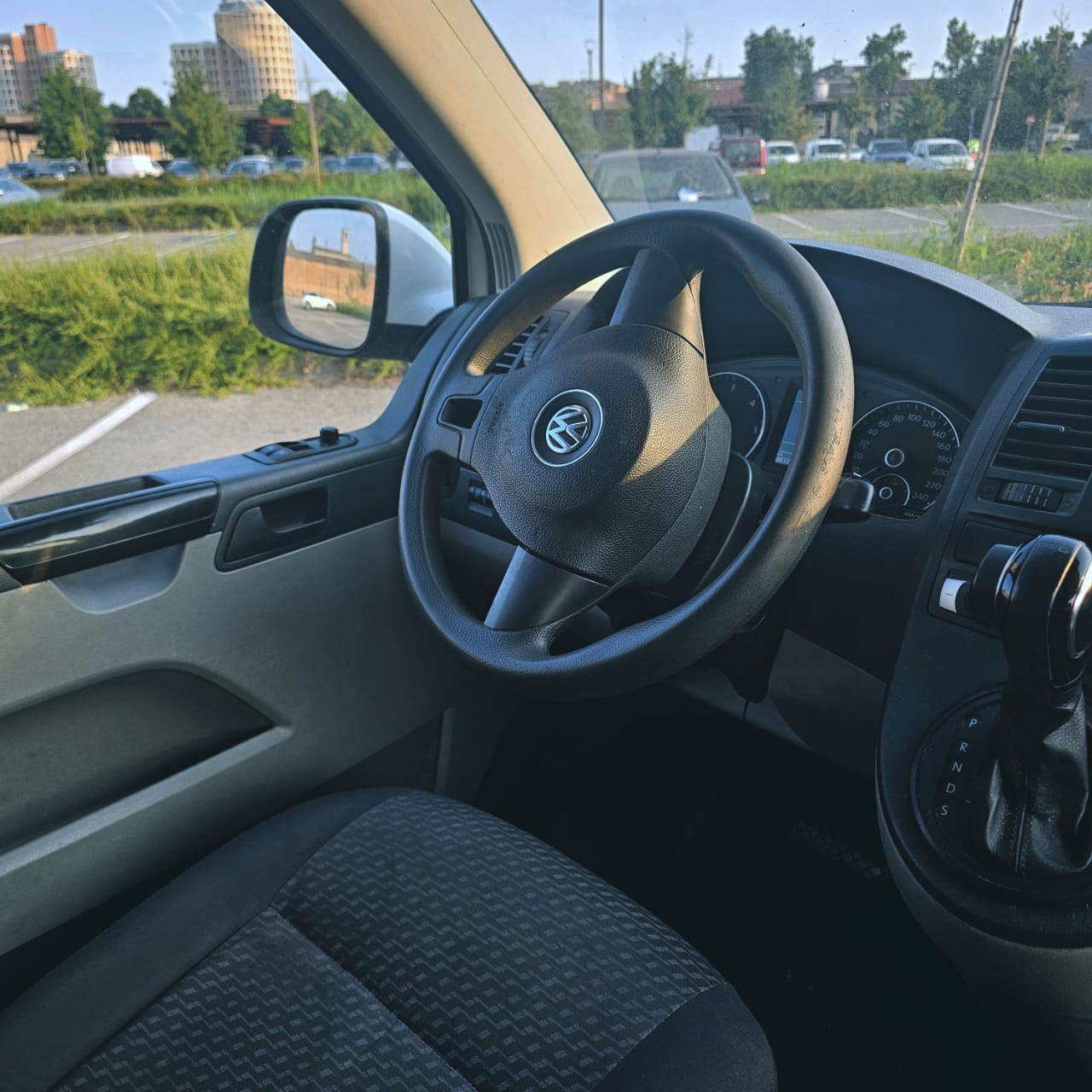 Auto rent - Volkswagen T5 Transporter - Image 6