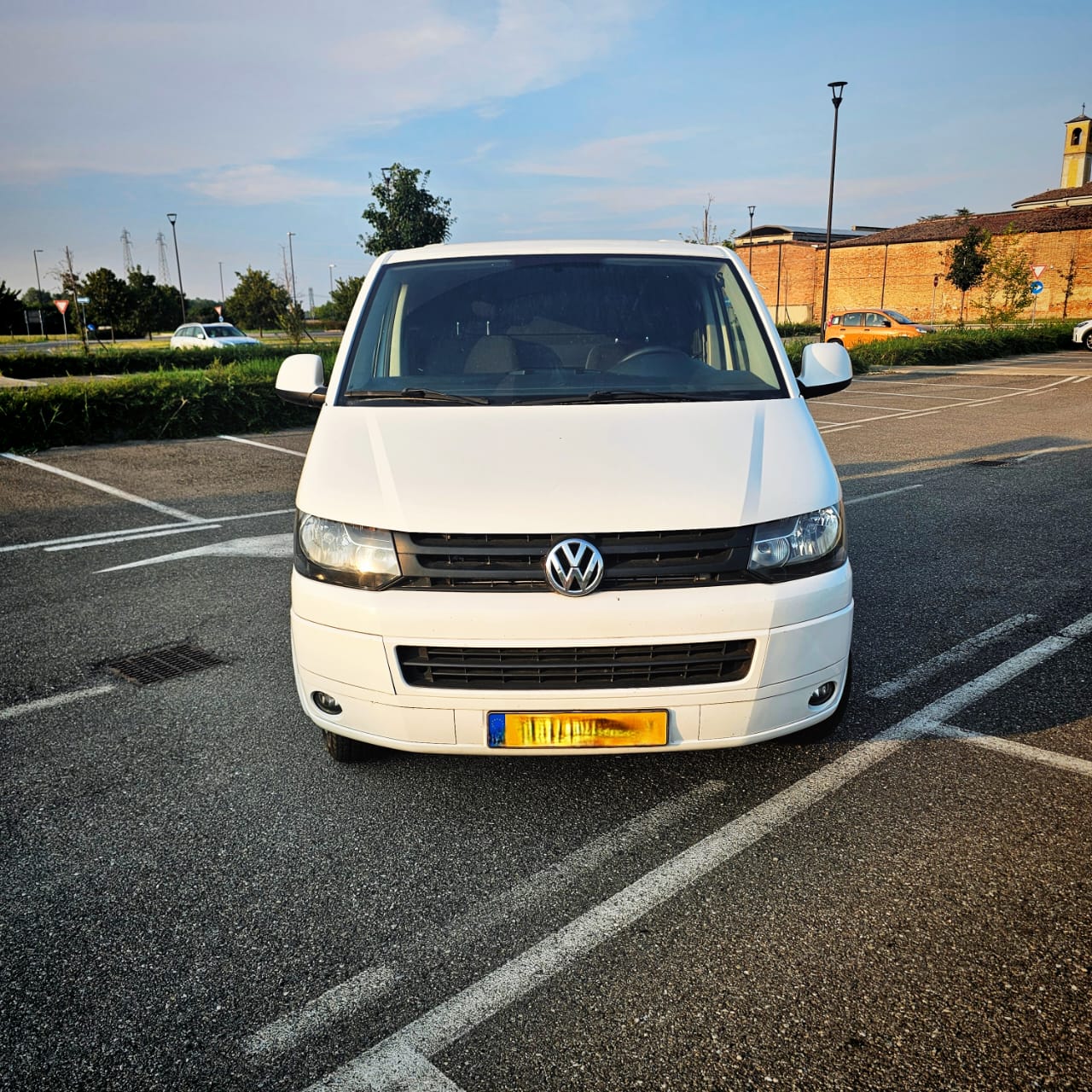 Auto rent - Volkswagen T5 Transporter - Image 9