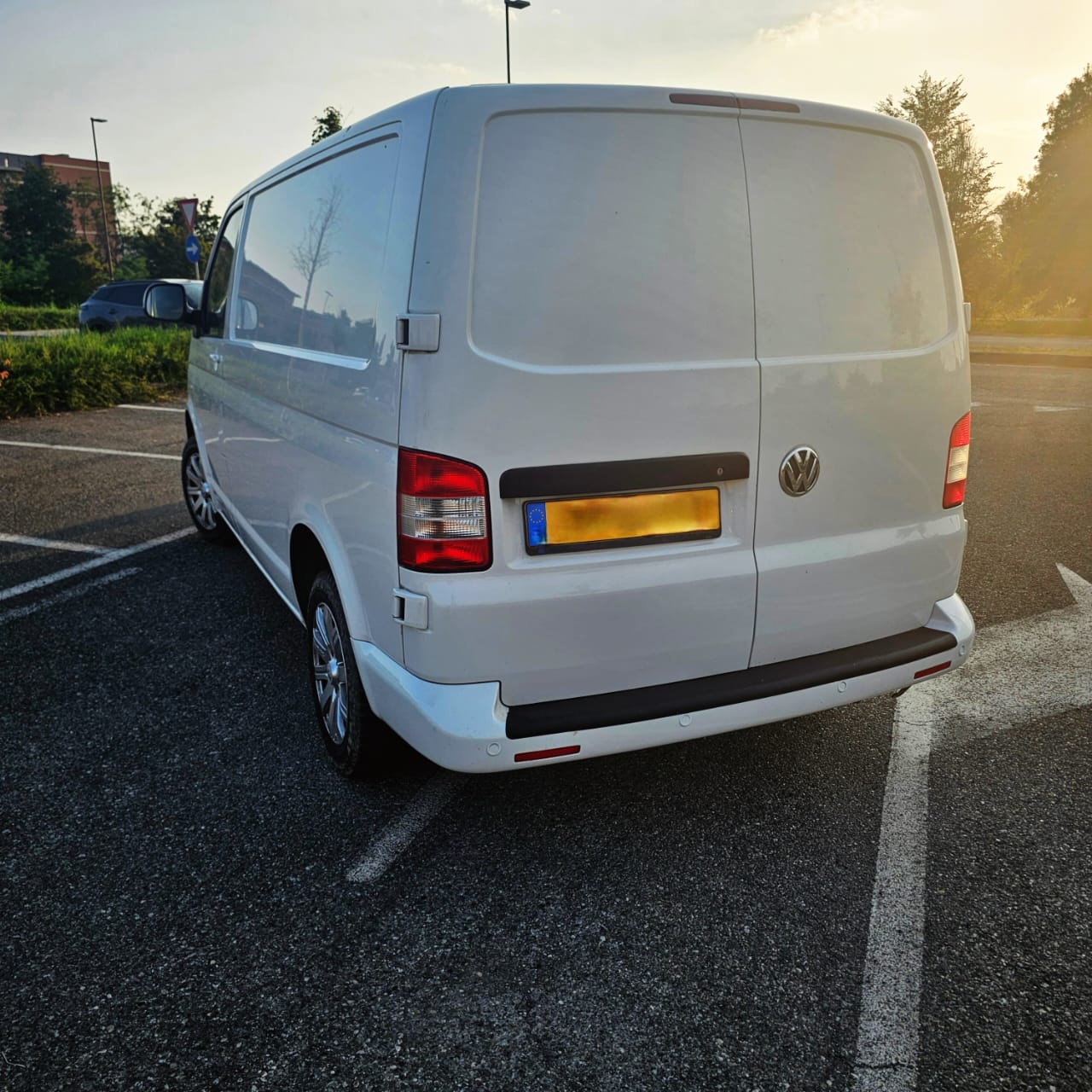 Auto rent - Volkswagen T5 Transporter - Image 7